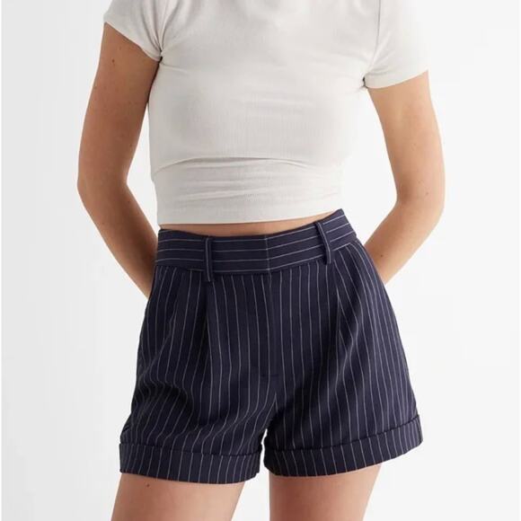 NWT Express Stylist Pinstripe Pleated Shorts Navy/White 6